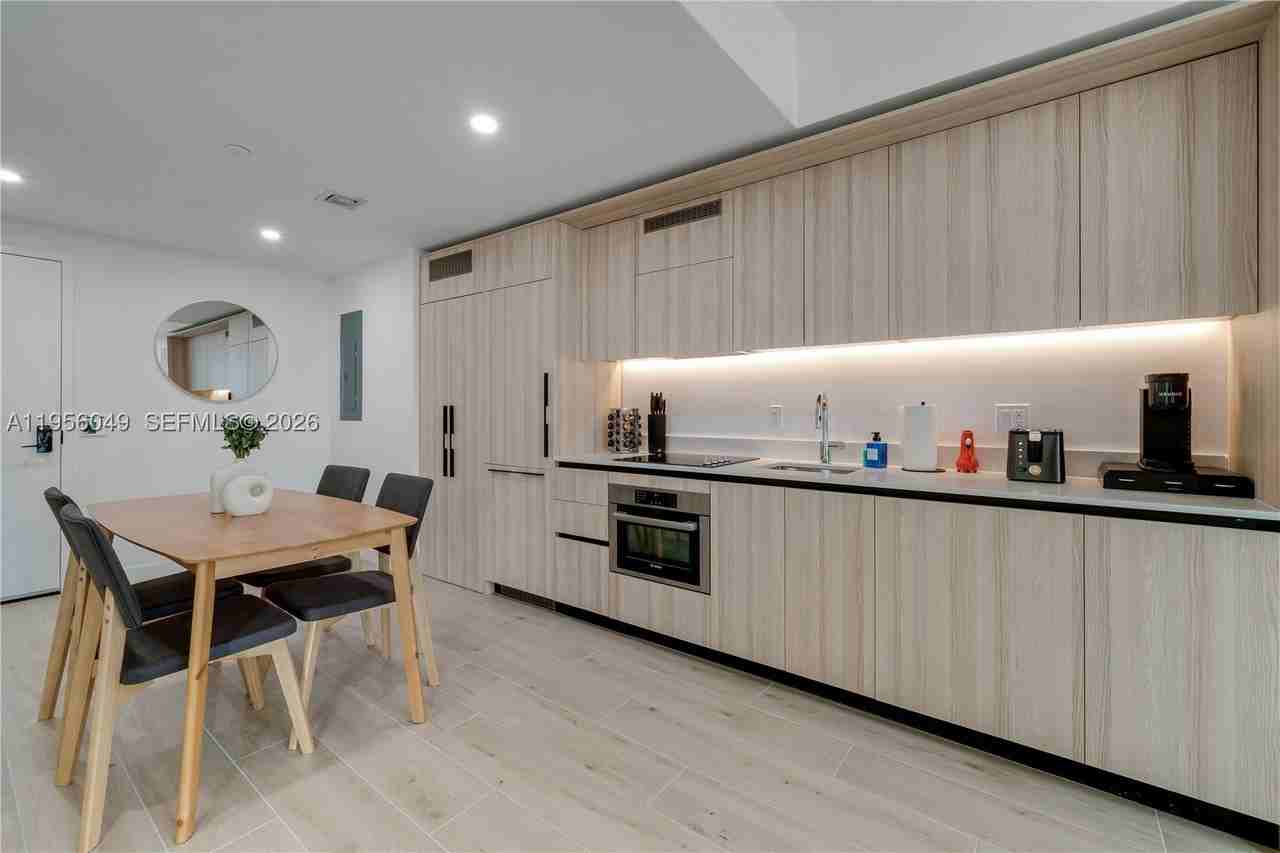225 N Miami Ave #1707