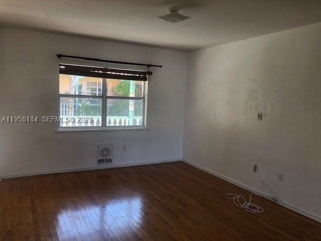 736 13th St #202 - Photo 4 of 6