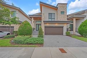 featured image of 10250 Nw 76th Ter