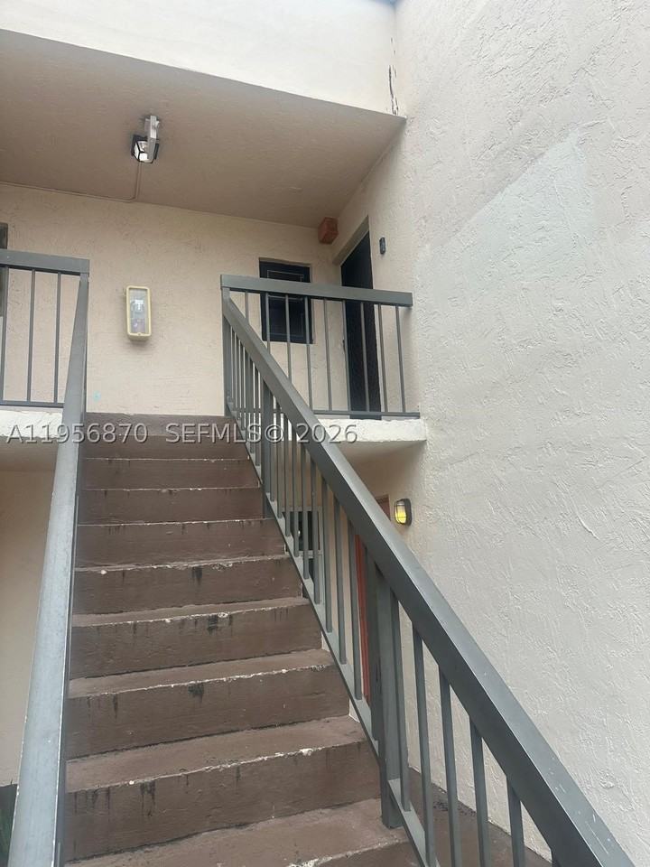 855 Ne 209th St #203-34 - Photo 3 of 18