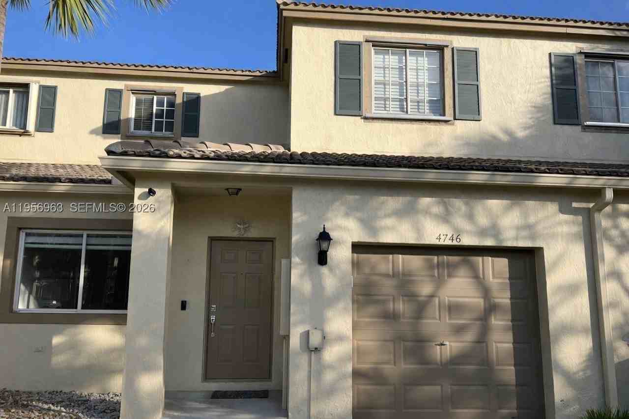4746 Lago Vista Dr - Photo 2 of 20
