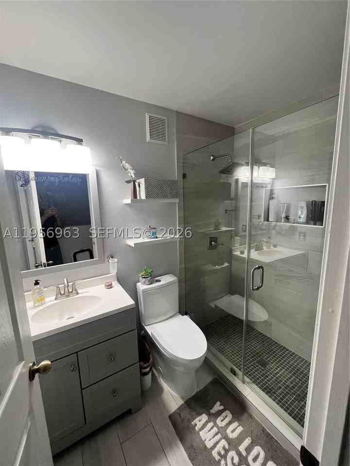 4746 Lago Vista Dr - Photo 4 of 20