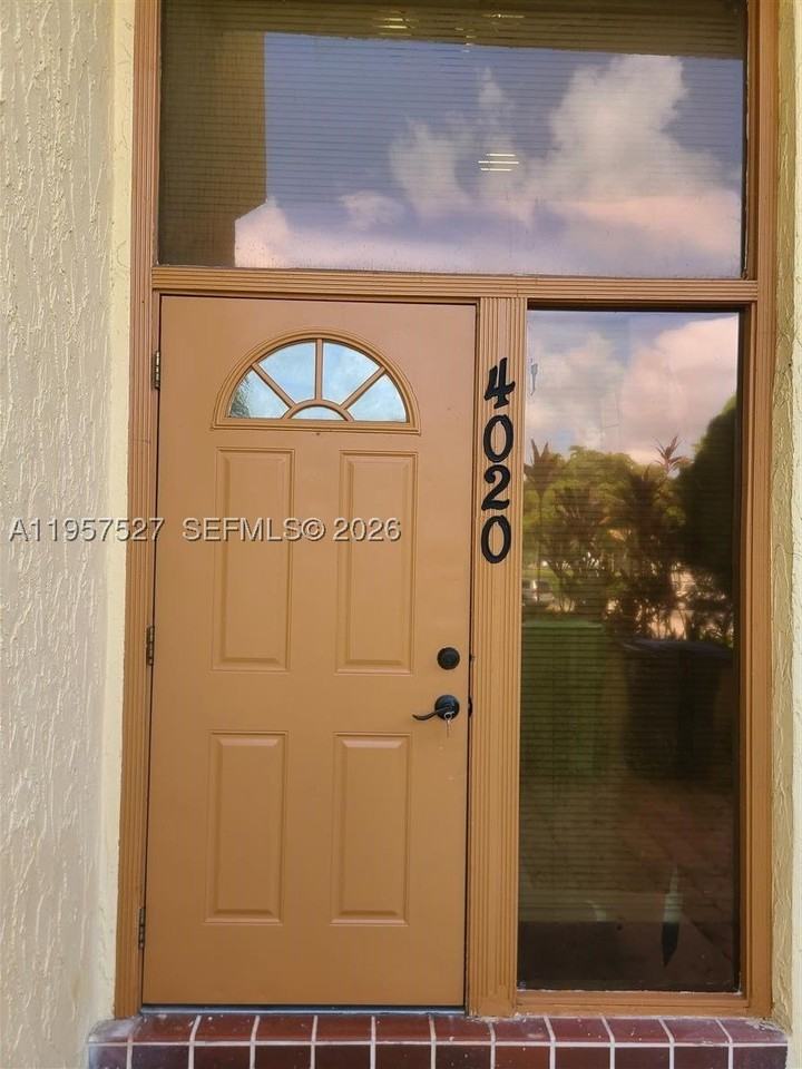 4020 Del Rio Way #720 - Photo 3 of 26