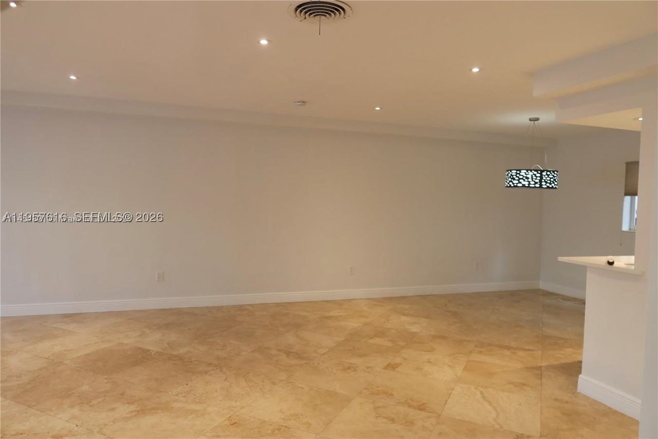 7312 Gary Ave #7312 - Photo 4 of 47