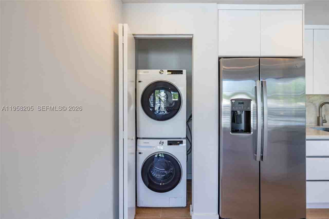 1376 Sw 4th St #401 - Photo 3 of 24