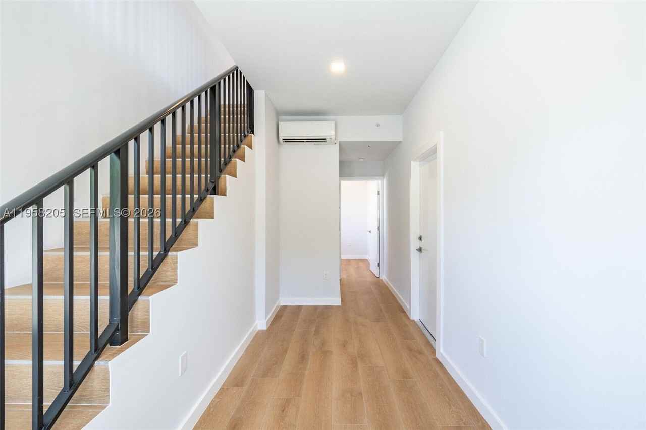 1376 Sw 4th St #401 - Photo 4 of 24