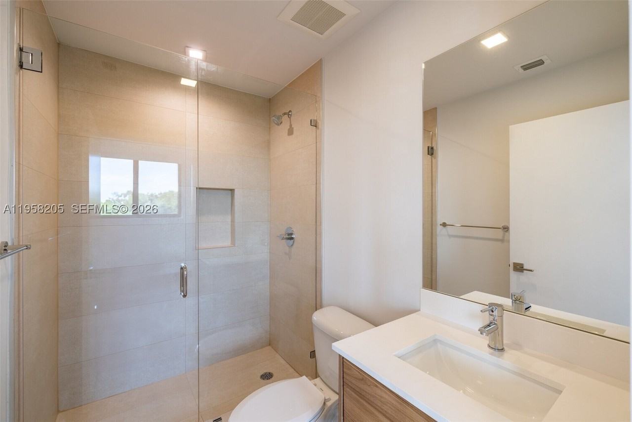 1376 Sw 4th St #401 - Photo 7 of 24