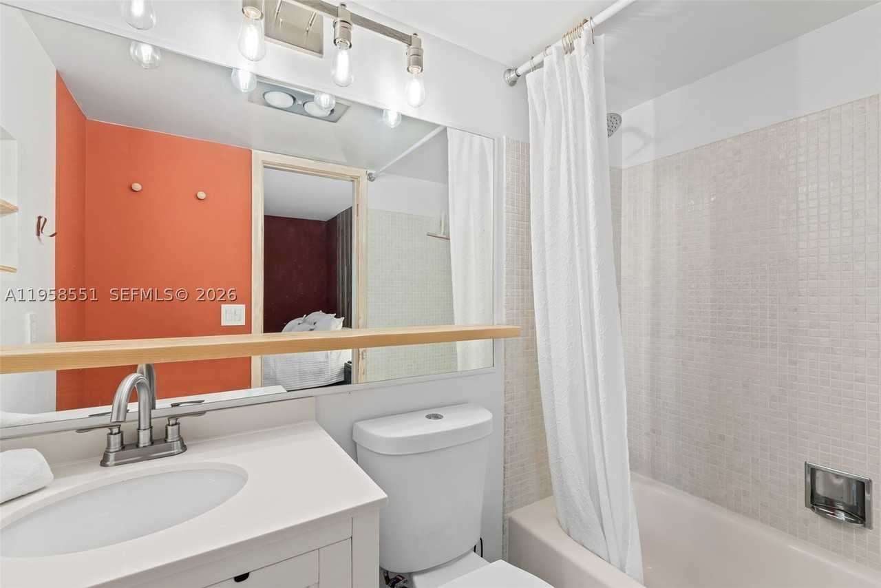 2130 Cambridge F #2130 - Photo 7 of 17