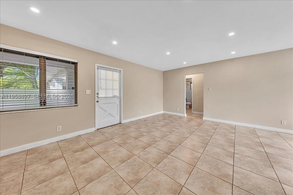 707 S 19th Ave #9 - Photo 6 of 23