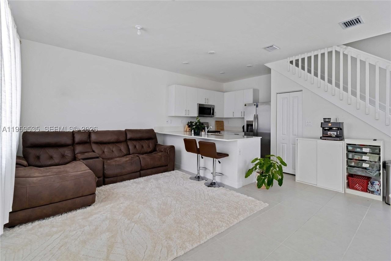 760 Se 13th Ct - Photo 2 of 29
