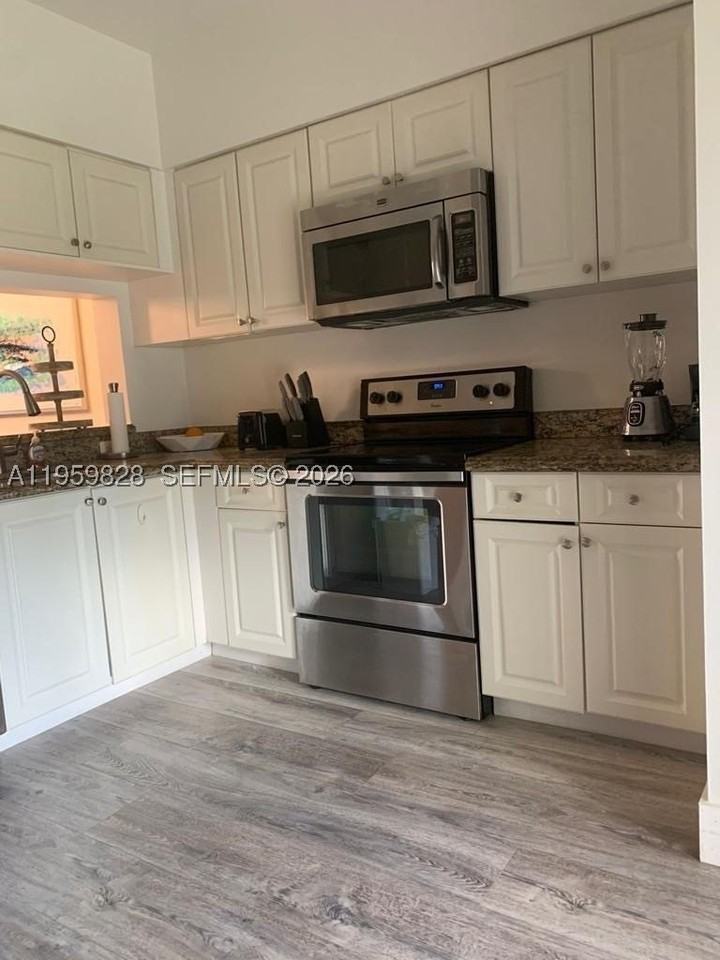 20 Key West Ct - Photo 3 of 10
