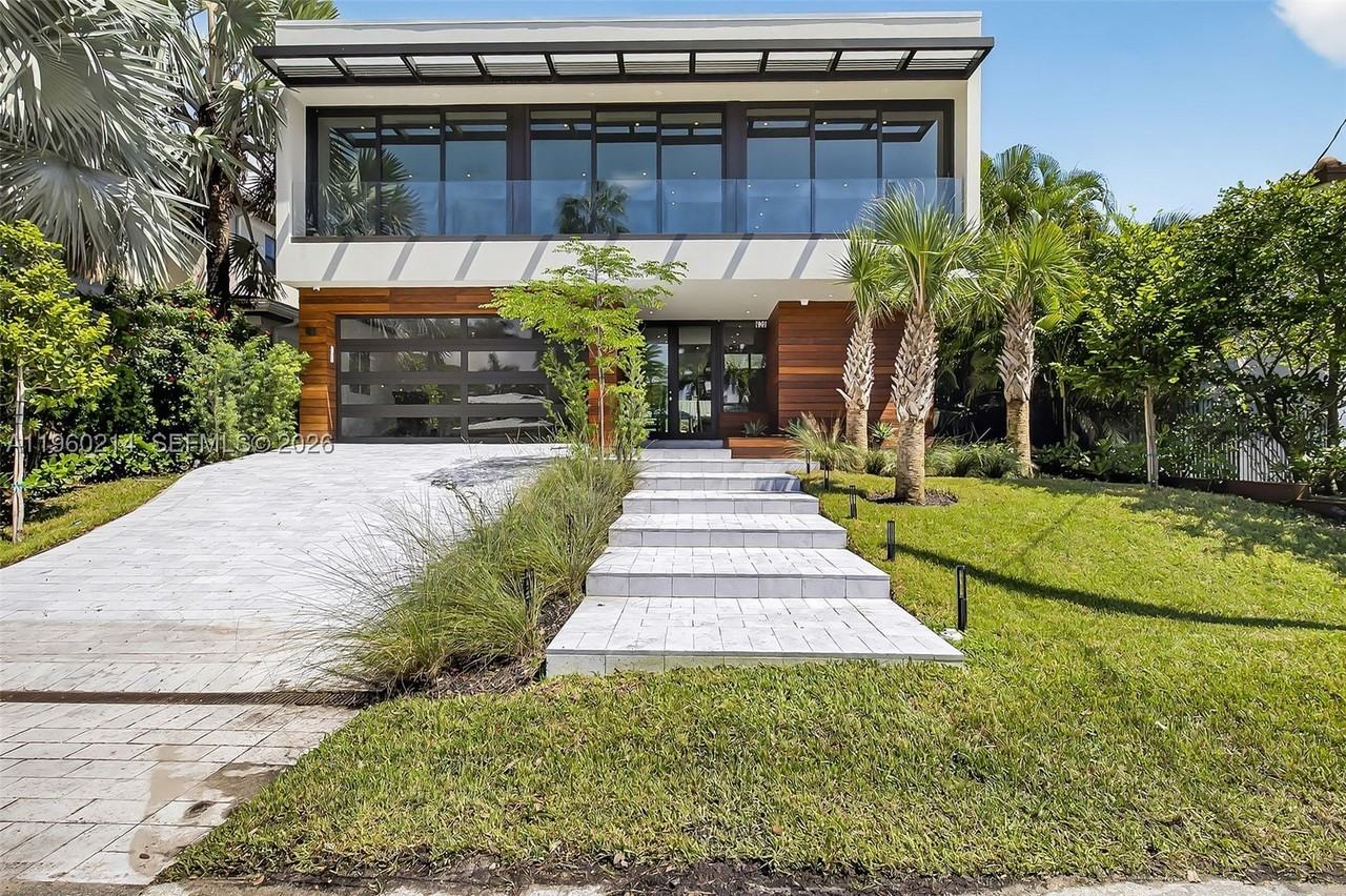 620 Solar Isle Dr - Photo 2 of 50