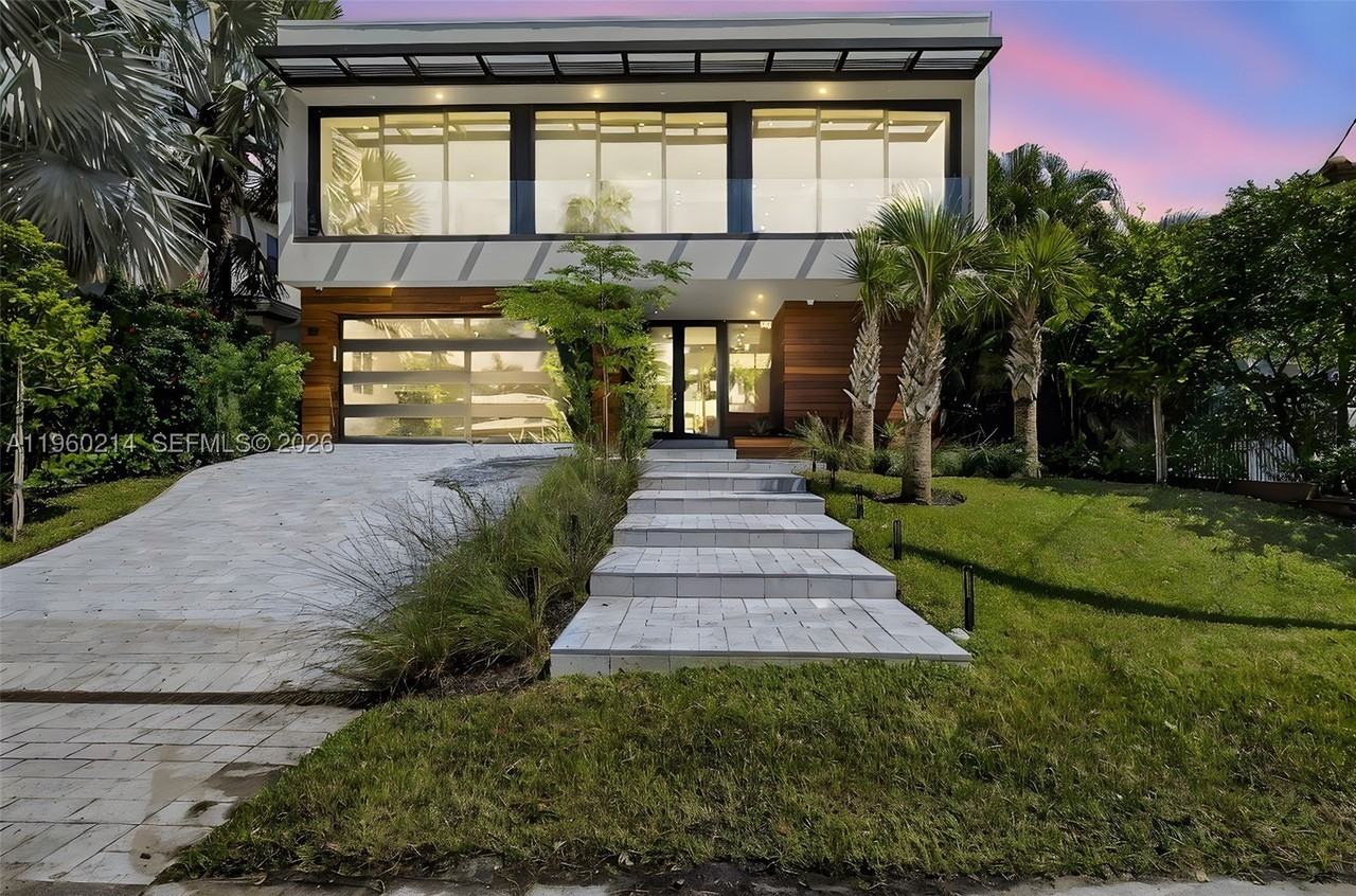 620 Solar Isle Dr - Photo 3 of 50