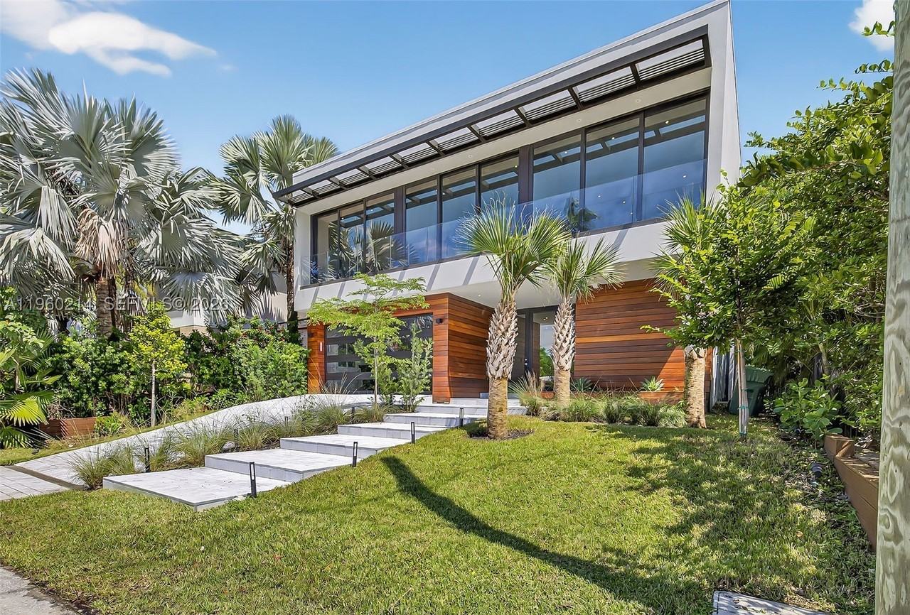 620 Solar Isle Dr - Photo 4 of 50