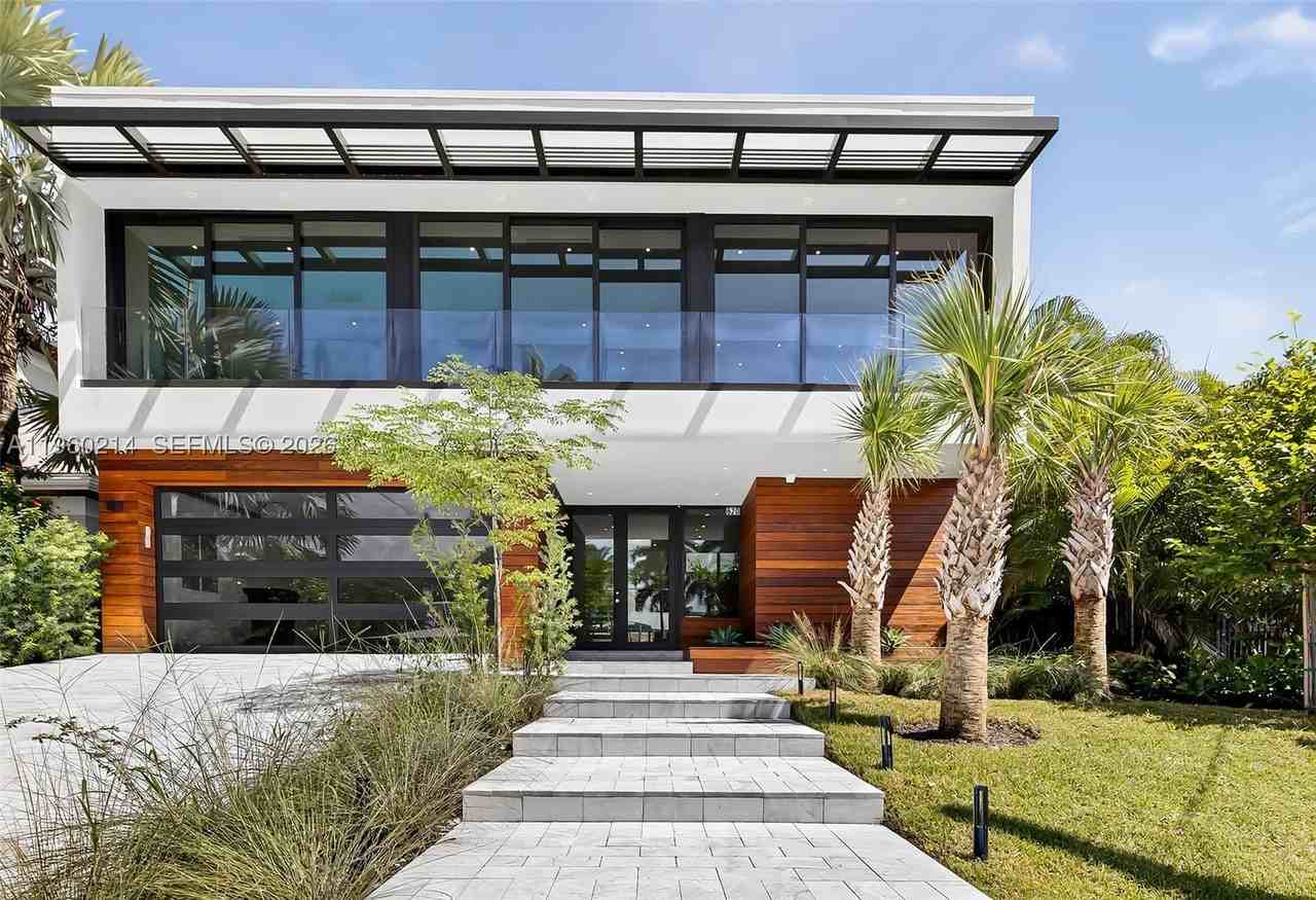 620 Solar Isle Dr - Photo 7 of 50