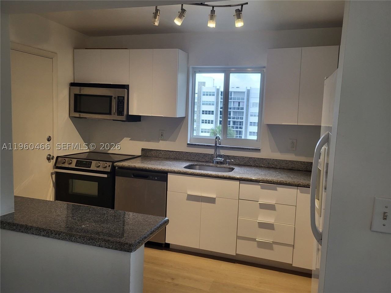1020 94th St #503 - Photo 5 of 15