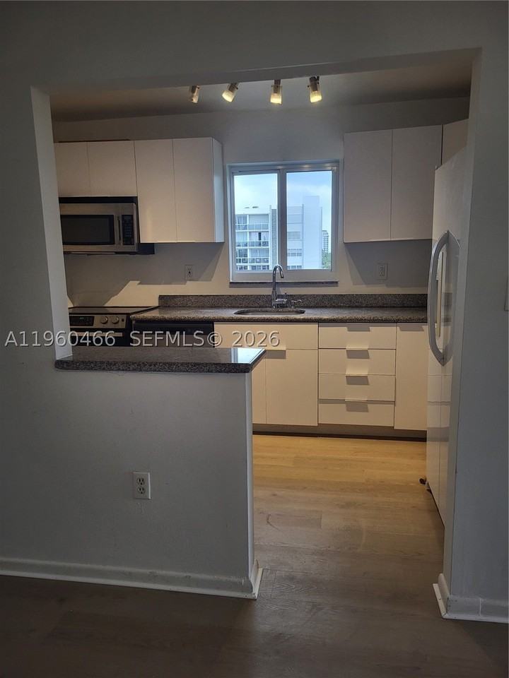 1020 94th St #503 - Photo 6 of 15