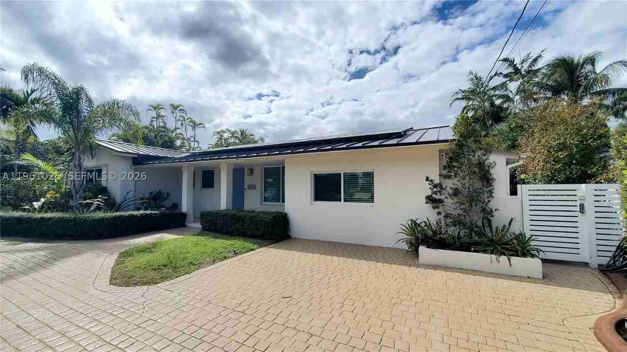 13000 Coronado Ln - Photo 3 of 26