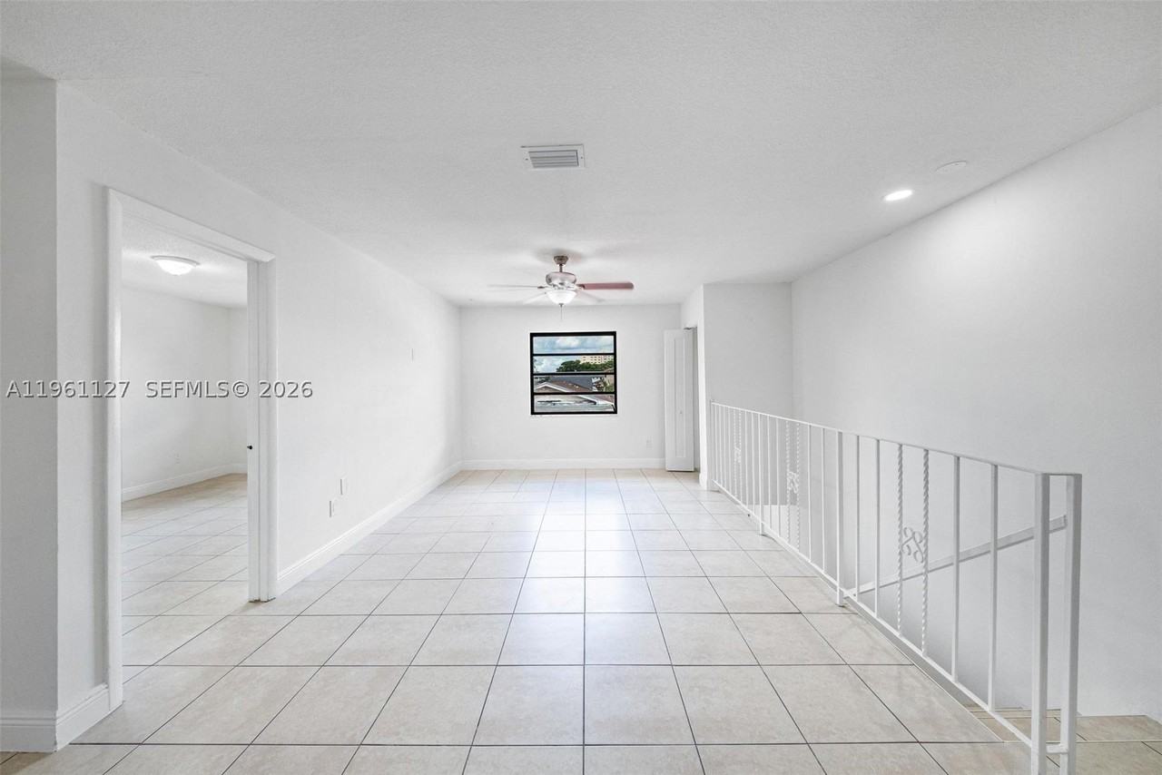1283 W 42nd St #2 - Photo 3 of 15