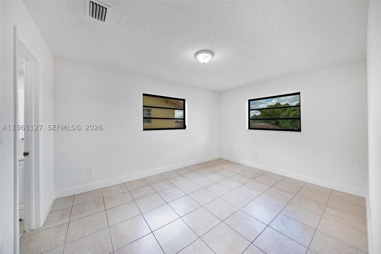 1283 W 42nd St #2 - Photo 7 of 15