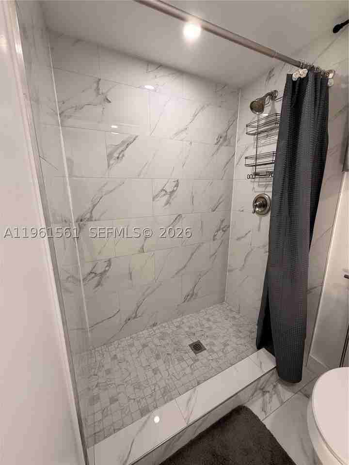 1037 Sw 20th Ave #2 - Photo 5 of 12