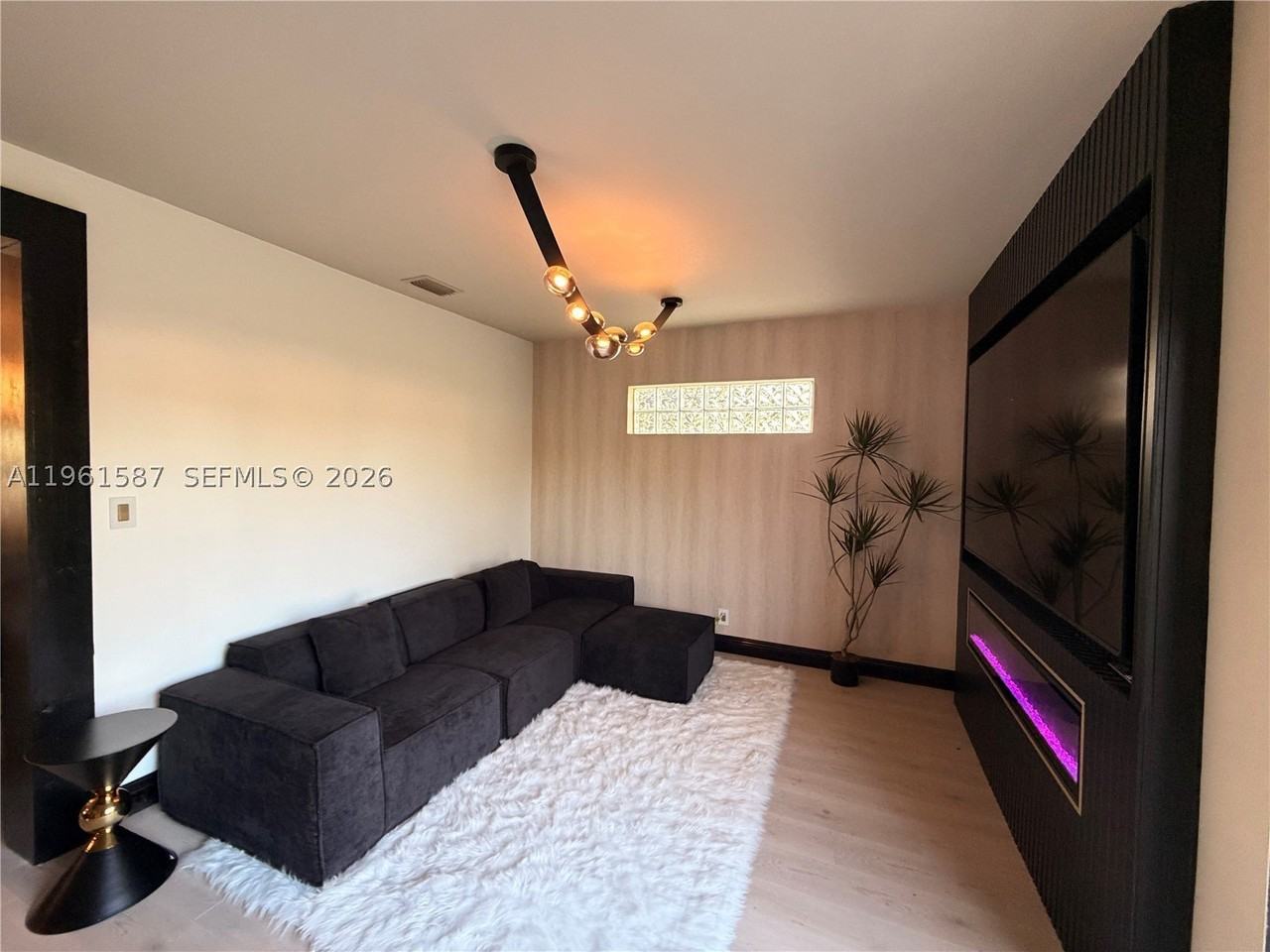 920 Sw 50th Ave - Photo 3 of 42