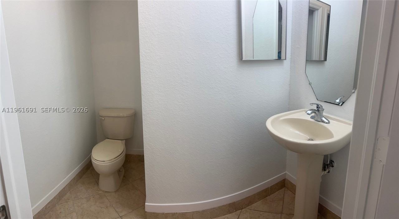 12458 Sw 125th Ter #12458 - Photo 4 of 22