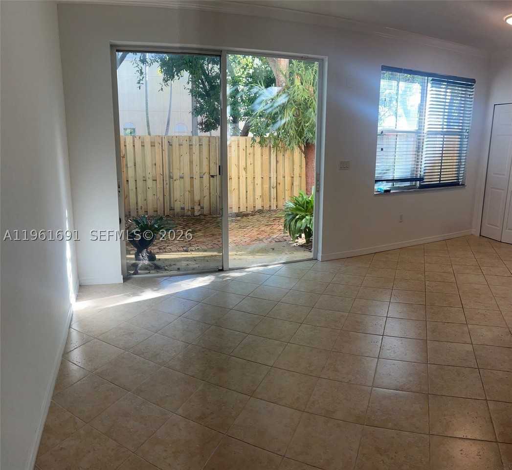 12458 Sw 125th Ter #12458 - Photo 5 of 22