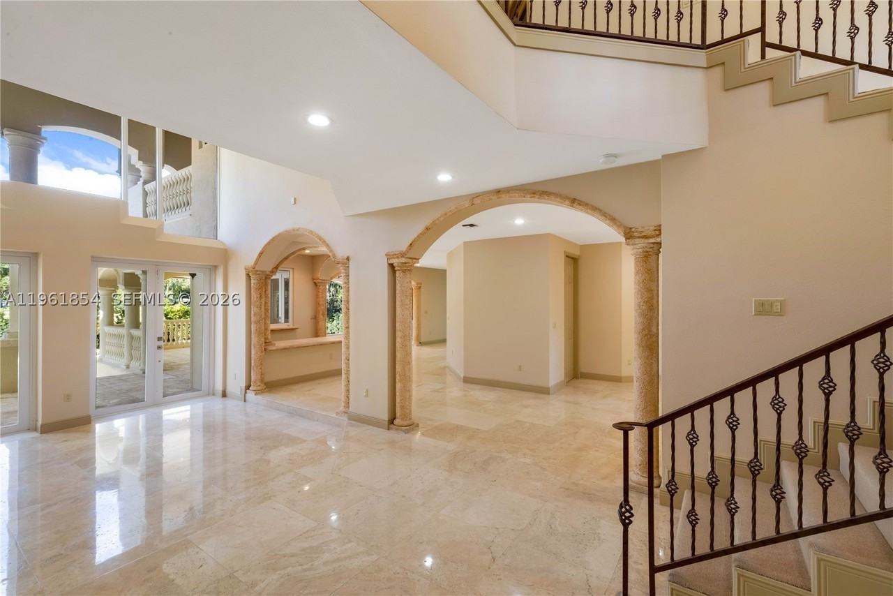 129 Gavilan Ave - Photo 7 of 39