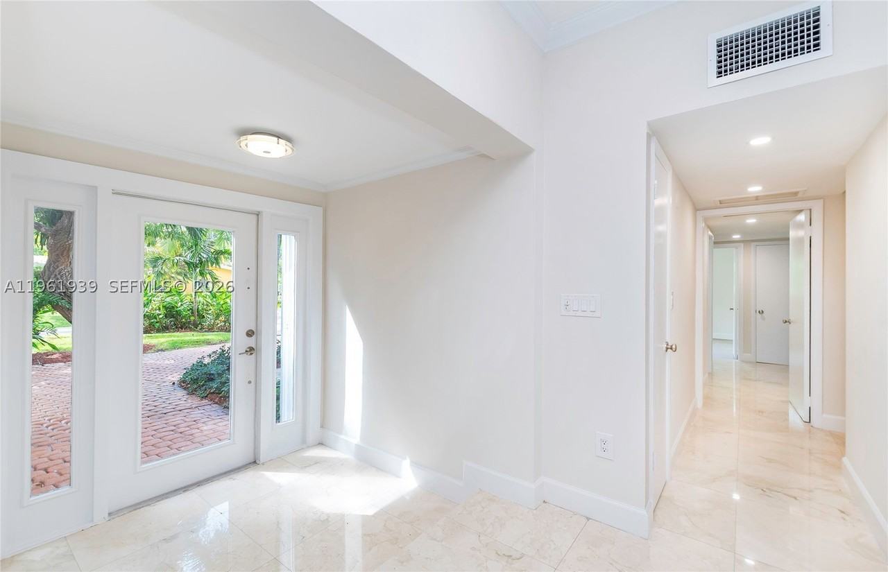 310 Harbor Ct #0 - Photo 3 of 22