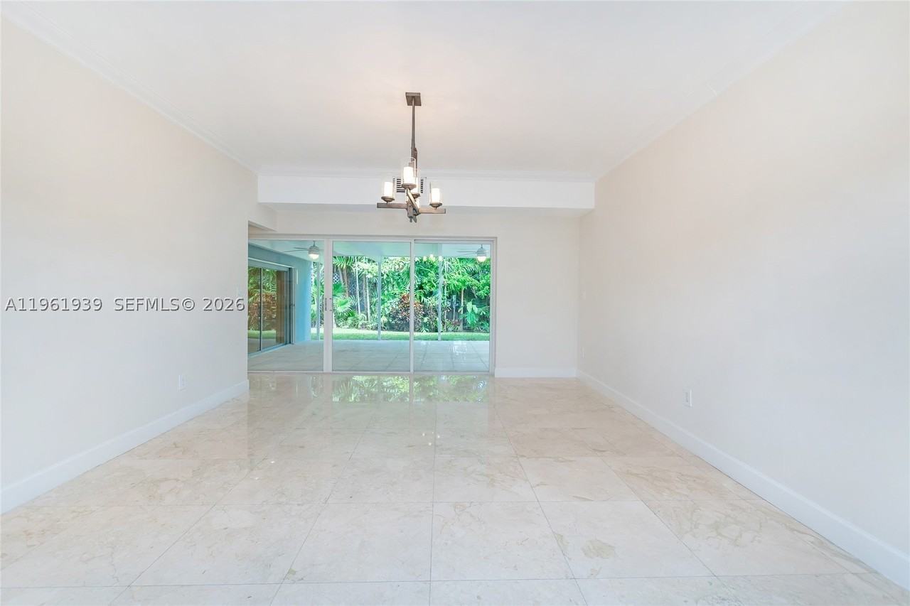 310 Harbor Ct #0 - Photo 5 of 22