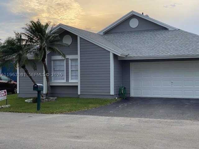10304 Sw 139th Pl - Photo 2 of 28
