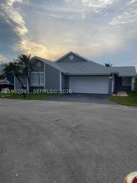 10304 Sw 139th Pl - Photo 3 of 28