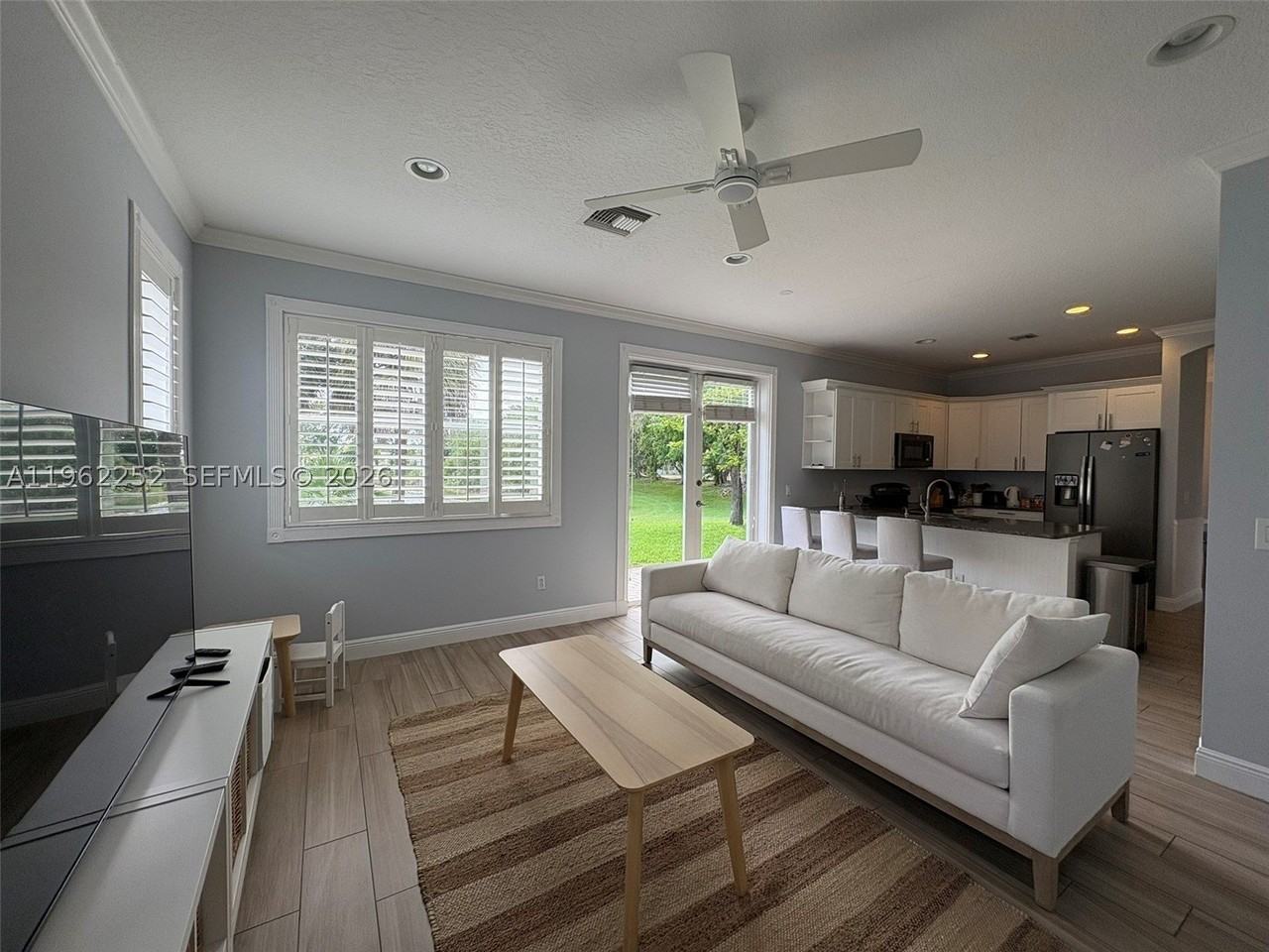 10793 Oak Bend Way - Photo 4 of 15