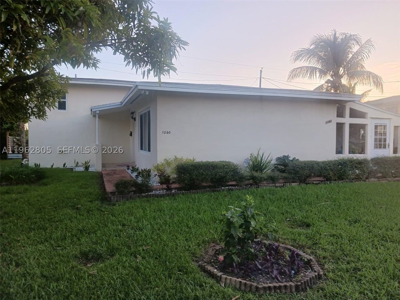 1260 Ne 200th Ter - Photo 5 of 50