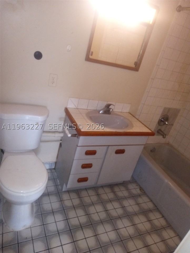 1925 Harding St #AD - Photo 3 of 5