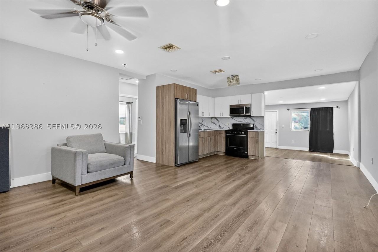 1880 Nw 69th St - Photo 3 of 19