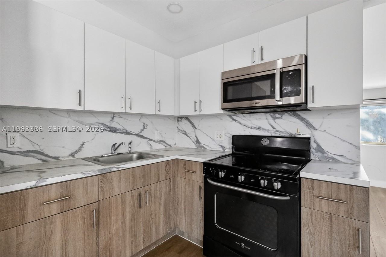 1880 Nw 69th St - Photo 4 of 19