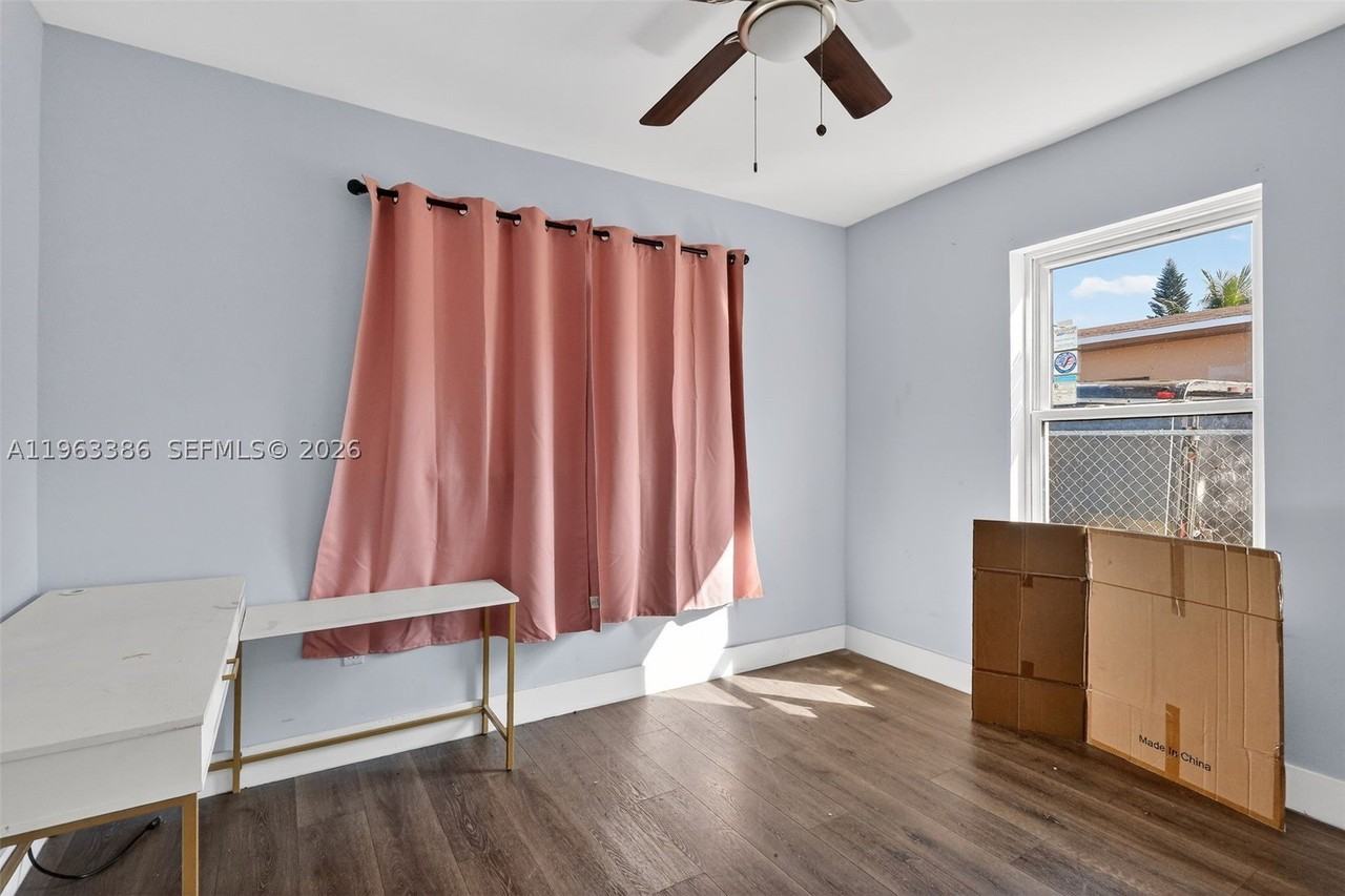 1880 Nw 69th St - Photo 6 of 19