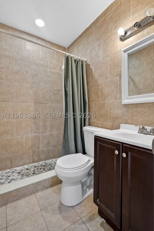 1880 Nw 69th St - Photo 7 of 19
