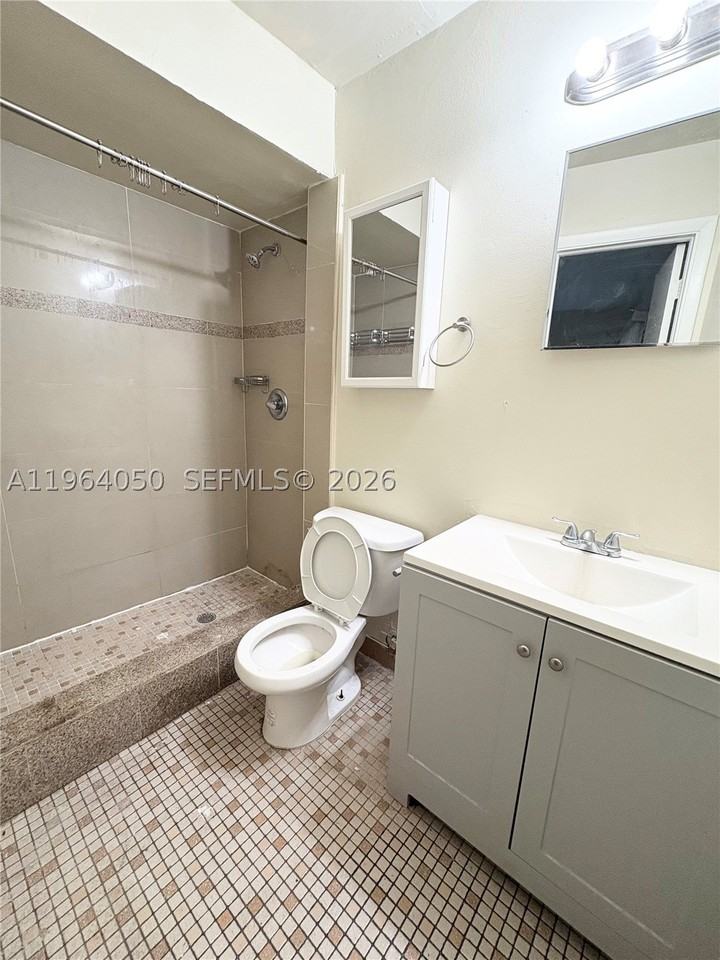 813 Sw 10th St #B - Photo 7 of 7