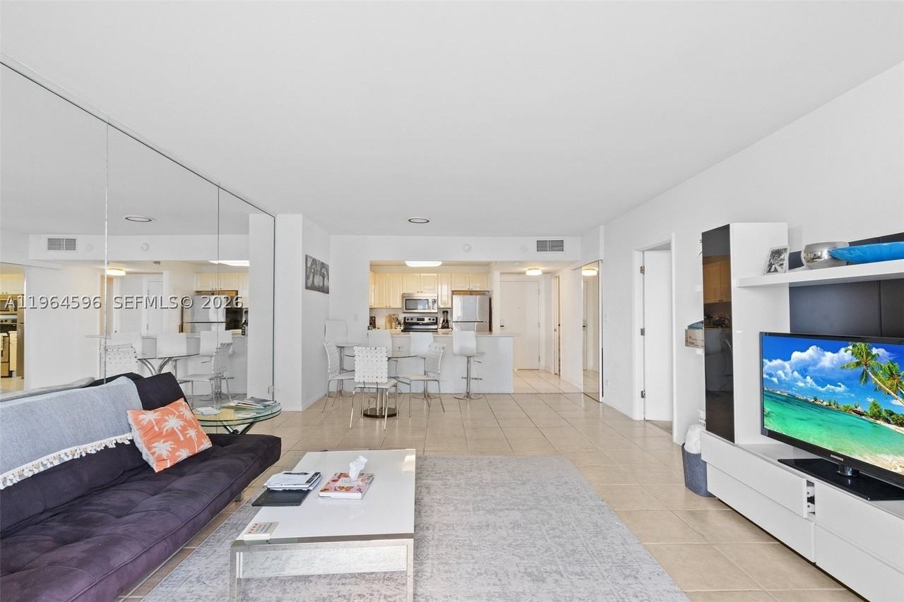 2301 Collins Ave #504 - Photo 5 of 36