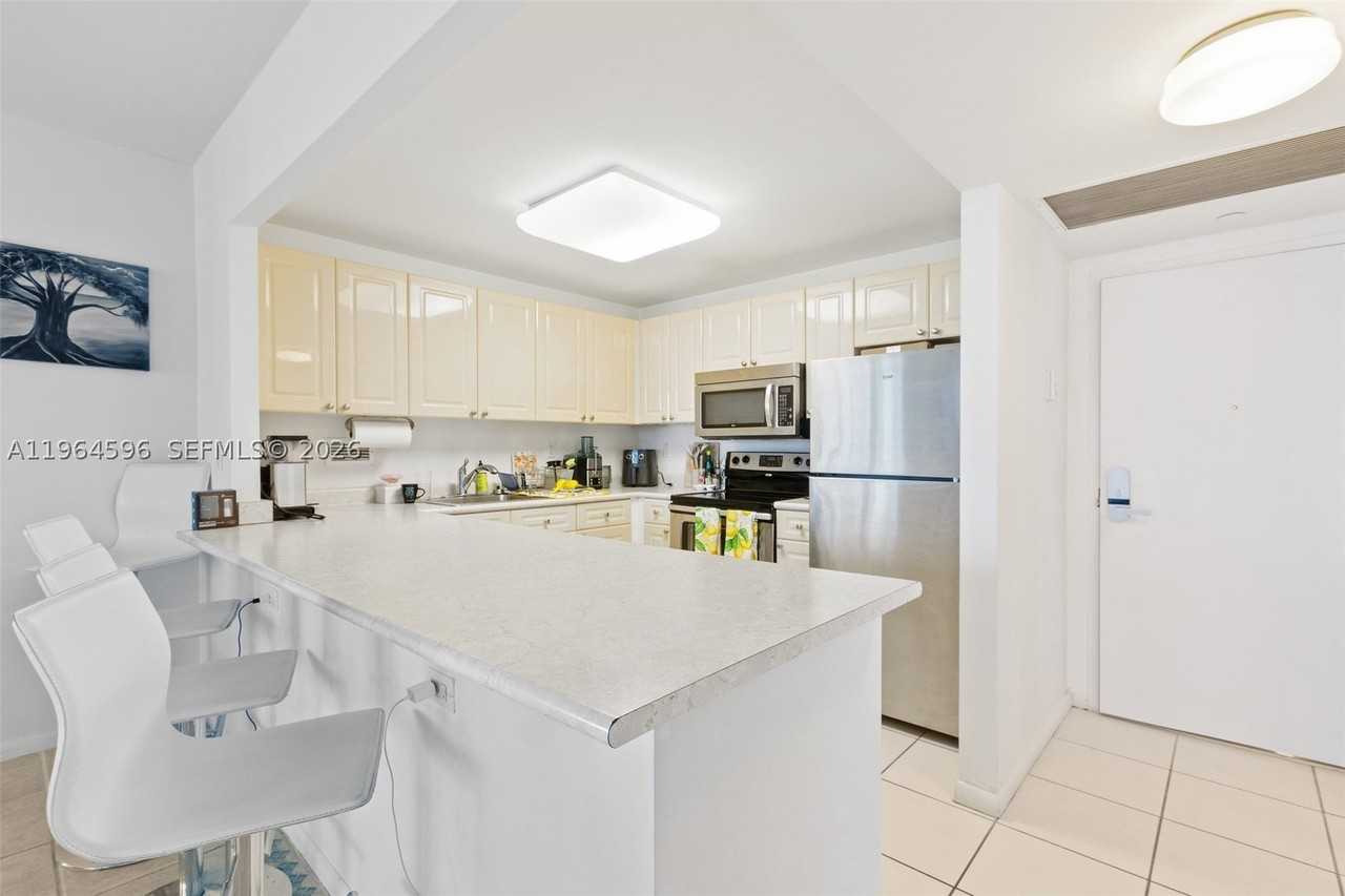 2301 Collins Ave #504 - Photo 7 of 36