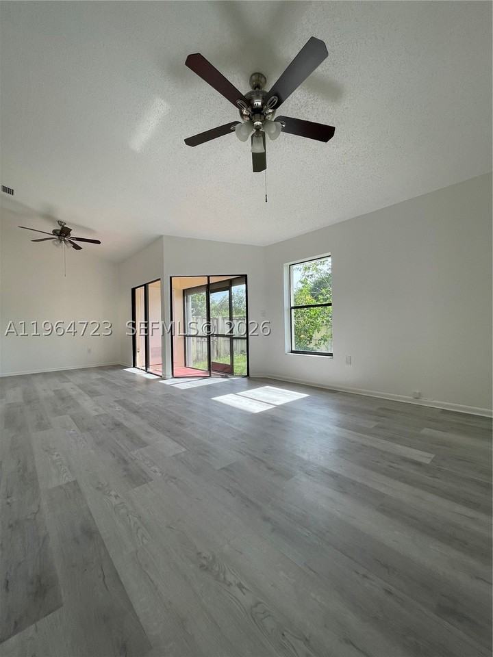 1210 San Remo Cir - Photo 5 of 9