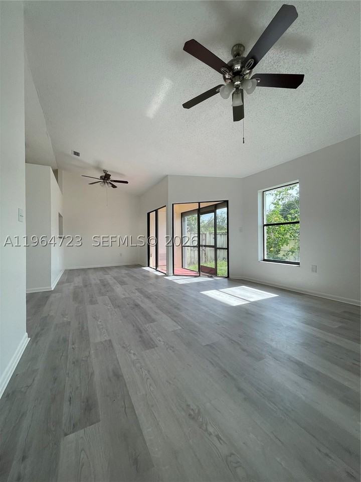 1210 San Remo Cir - Photo 6 of 9