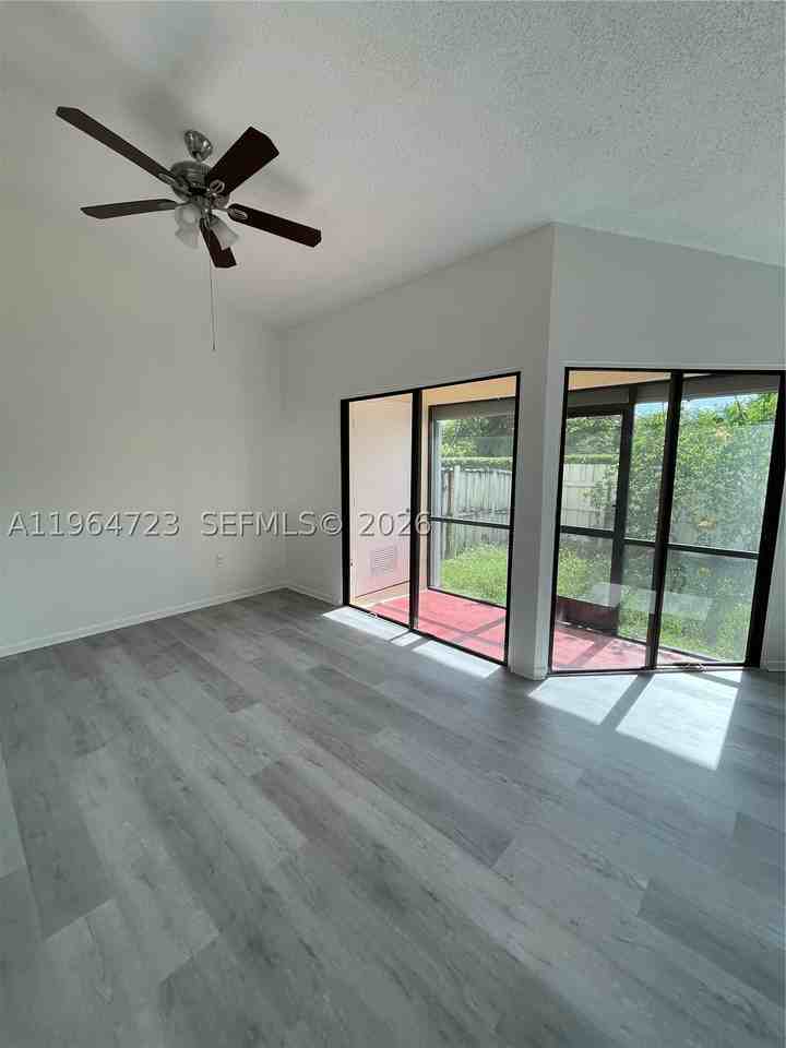 1210 San Remo Cir - Photo 7 of 9