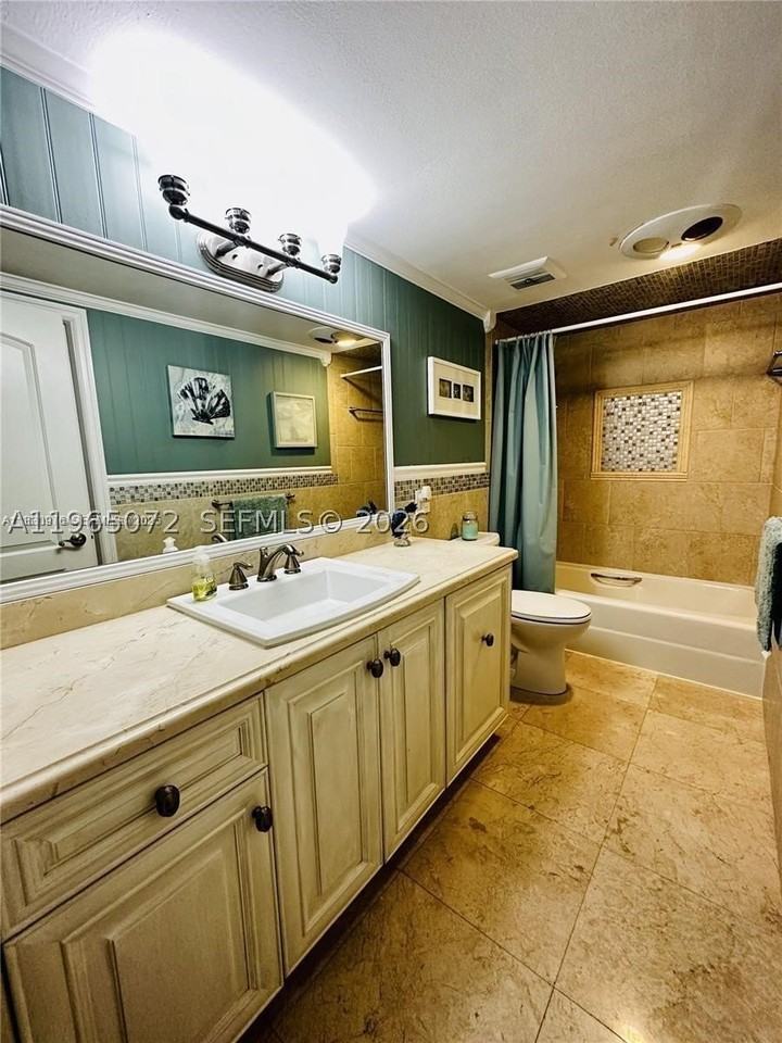 1501 S Ocean Dr #406 - Photo 5 of 17