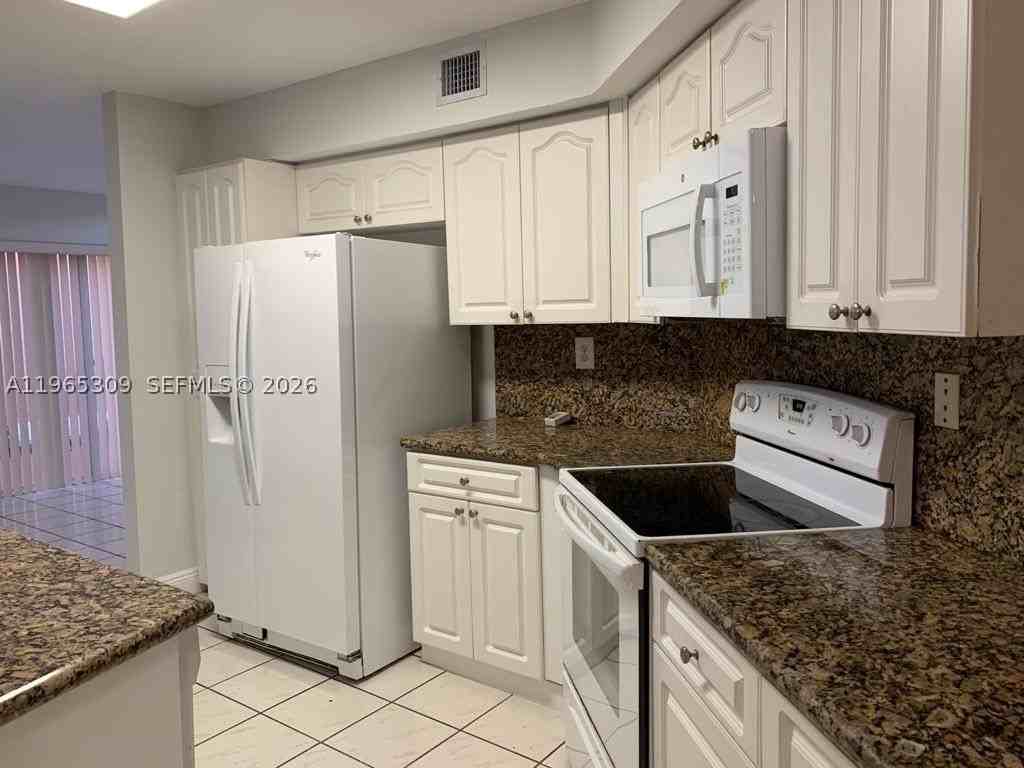 12447 Nw 7th St - Photo 5 of 23