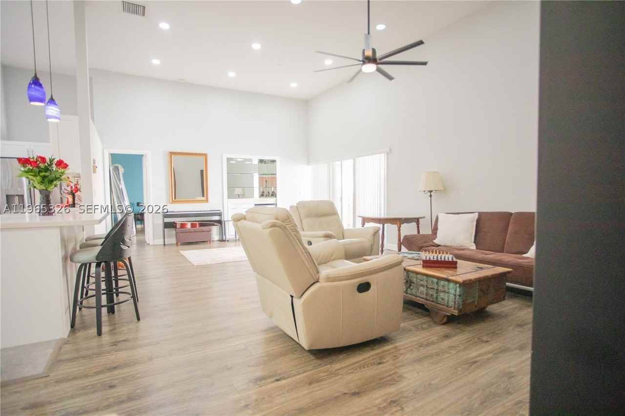 523 Leslie Dr - Photo 6 of 19
