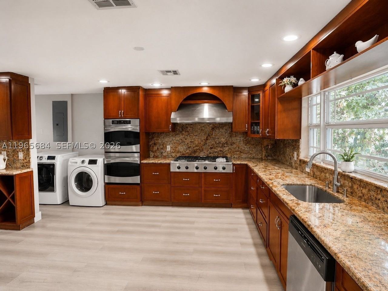 901 Sw 121st Ave - Photo 5 of 14